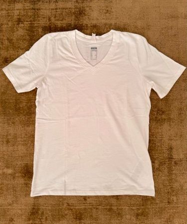 Decathlon fitted V-neck T-shirt, size S!