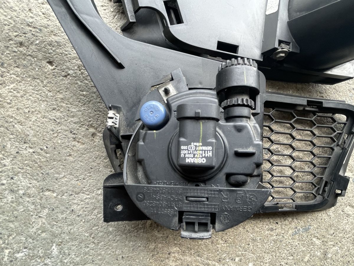 BMW Tutti pezzi di ricambio auto: 2x Phare antibrouillard avant | BMW séries 3 E90 E91 E92 E93 – Usato da Denges venduto da Ricautomotive 7