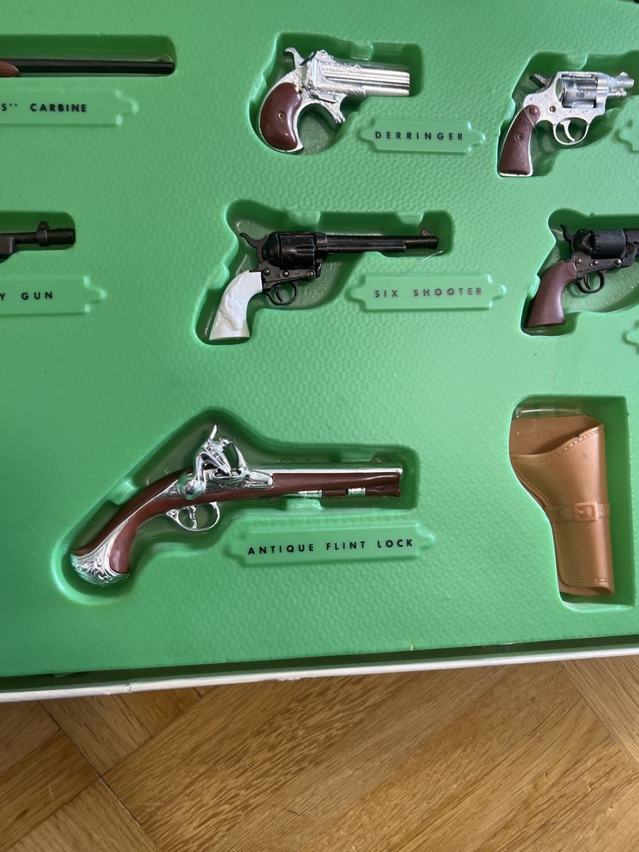 US Army Uniformen: Famous Firearms – Neu (gemäss Beschreibung) aus Lausanne von Erion2015 4