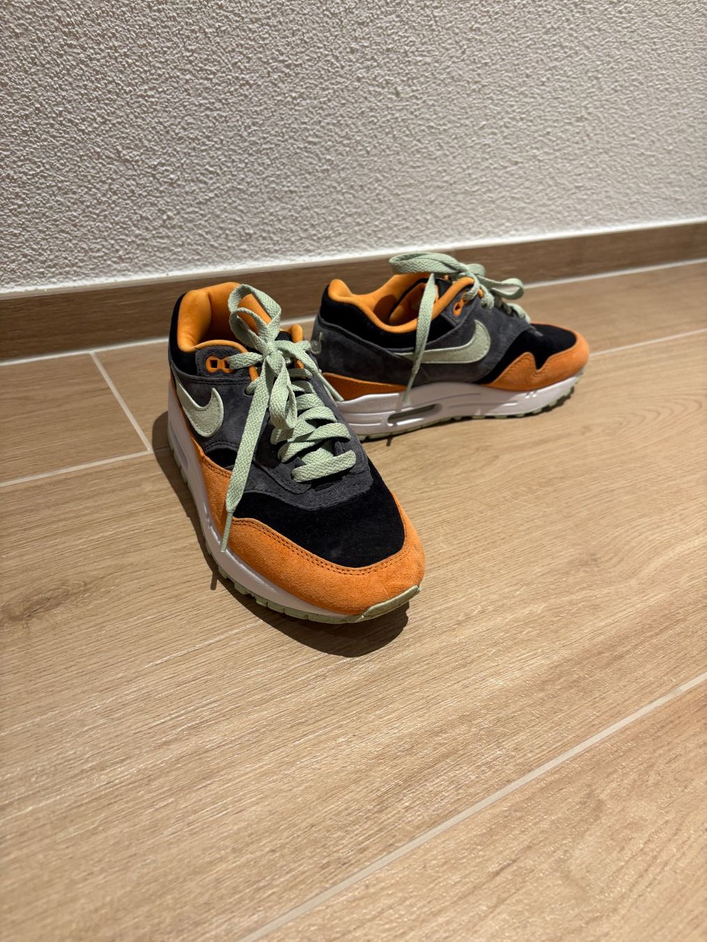 Nike Scarpe da uomo: Nike Air Max 1 Premium Sneaker, Grösse 36,5 – Usato da Niederrohrdorf venduto da kikipaola_