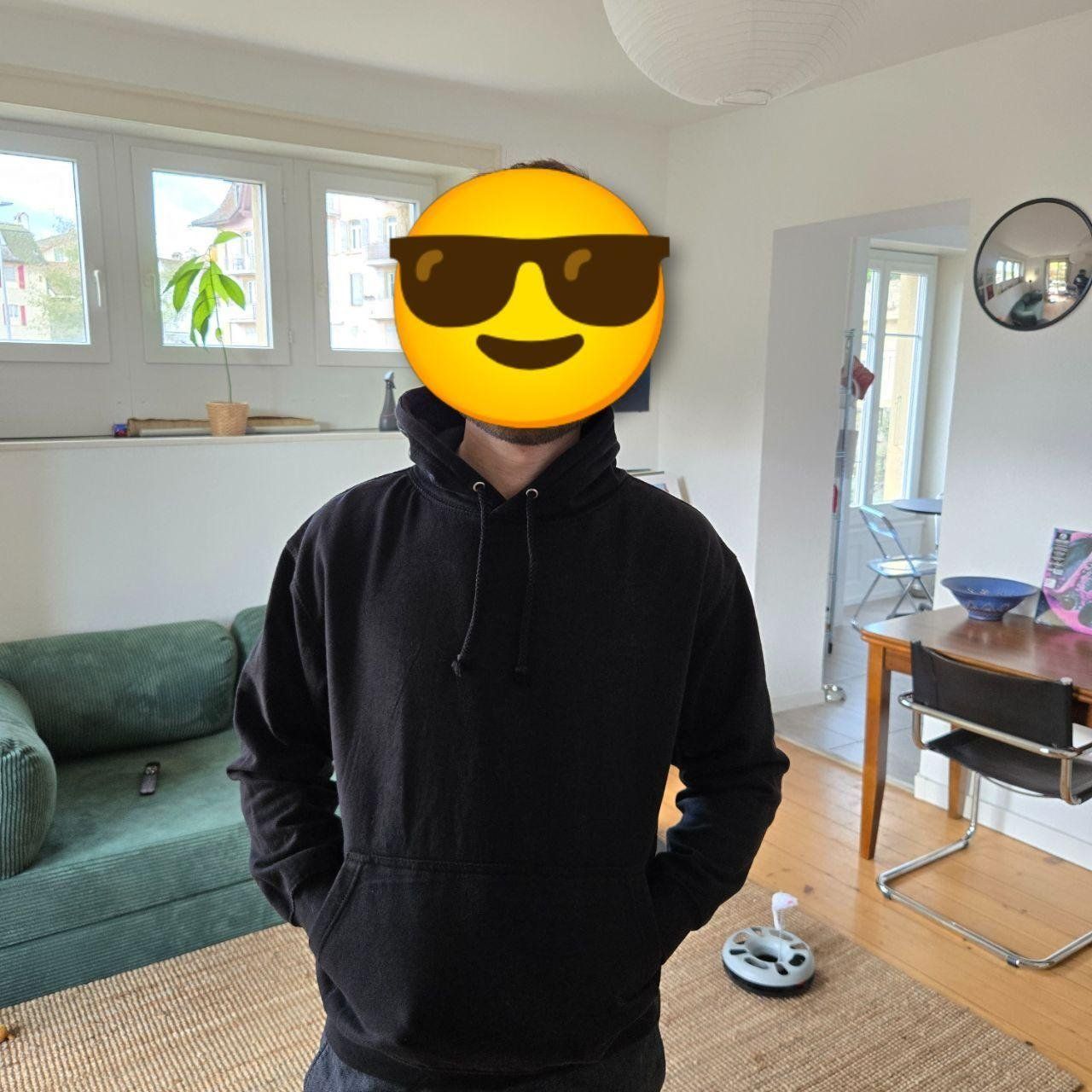 Maglioni & Felpe: Sweat à capuche noir "ZZCC", taille M – Usato da Neuchâtel venduto da ces_9prj