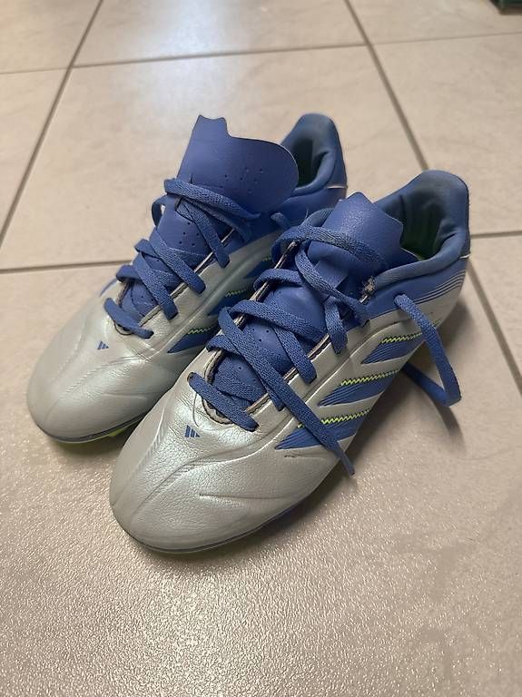 Scarpe per ragazzi: Fussballschuhe adidas Gr. 35 – Usato da Lengnau BE venduto da KatjaDa