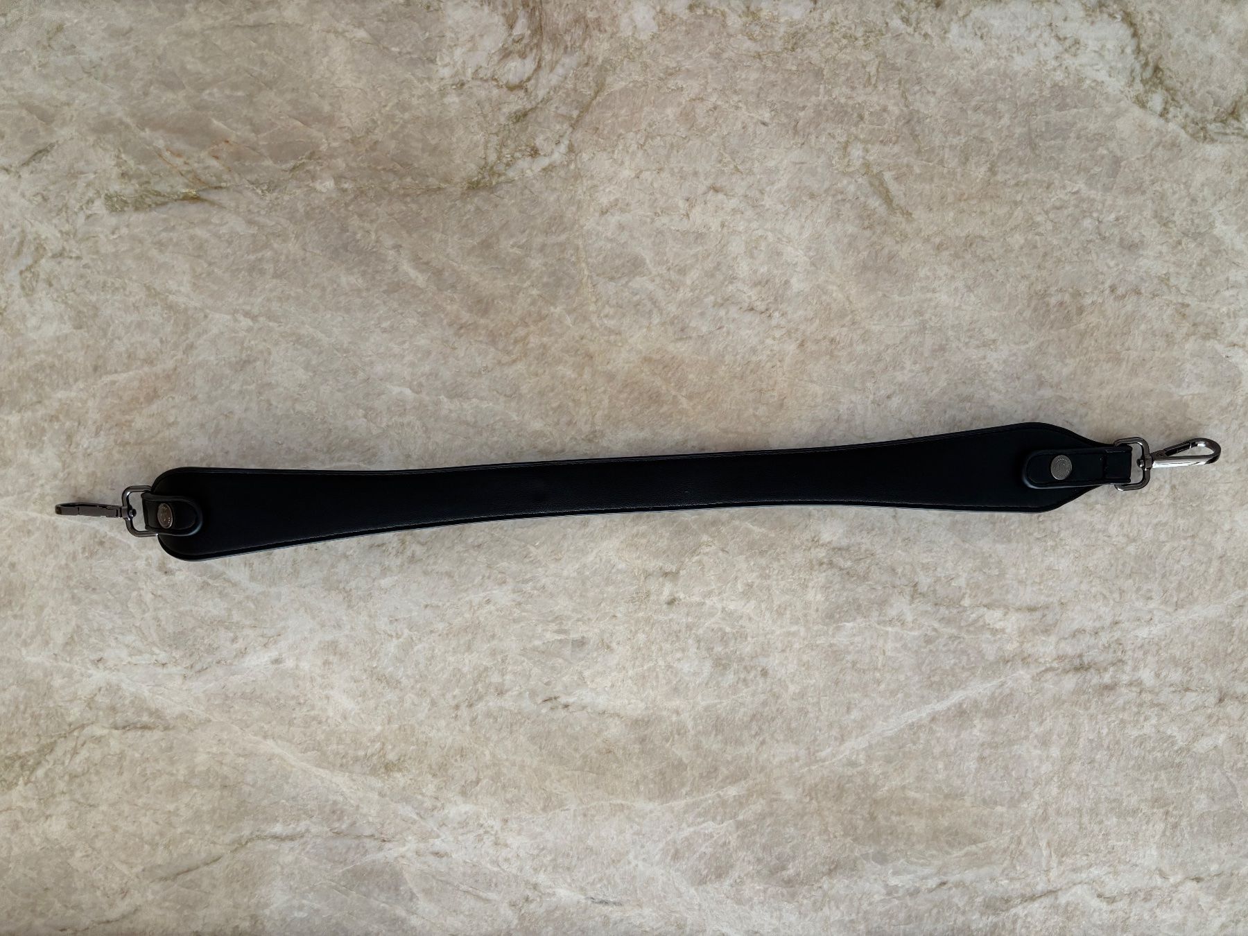 Sonstige Kleidung & Accessoires: Schwarzer Schultergurt, Kunstleder, 58 cm, Vintage Bugatti – Neu und originalverpackt aus Weissbad von Studently 3