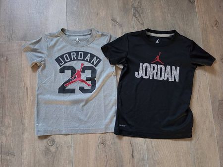 Zwei Jordan Dri-Fit Grösse 116