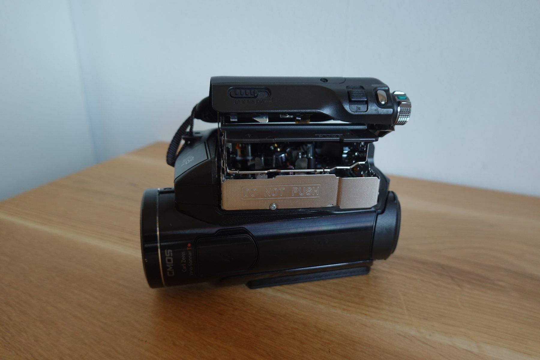 Sony Videocamere: Sony Handycam HDR-HC9 - Schwarz – Usato da Fribourg venduto da mar_9vlt 9