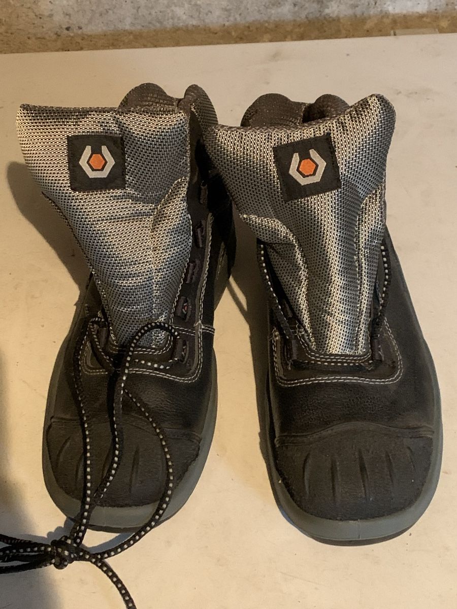 Herrenschuhe: Sicherheits-Arbeitsschuhe mit Stahlkappen – Neu und originalverpackt aus Brüttelen von Bearbeck