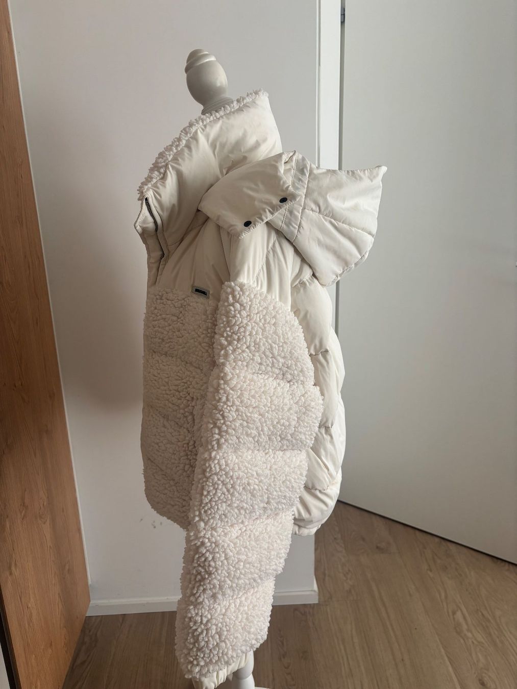 Giacche: Sehr schöne Daunenjacke off-white S – Usato da Zürich venduto da McQeen 7