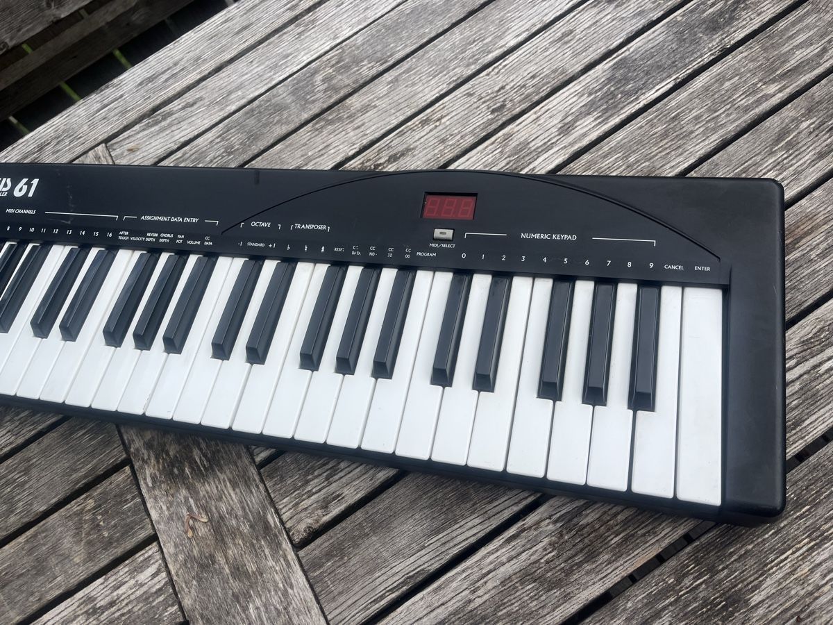 Strumenti musicali: MIDIPLUS 61 Keyboard Controller – Usato da Wiesenberg venduto da swissantik 2