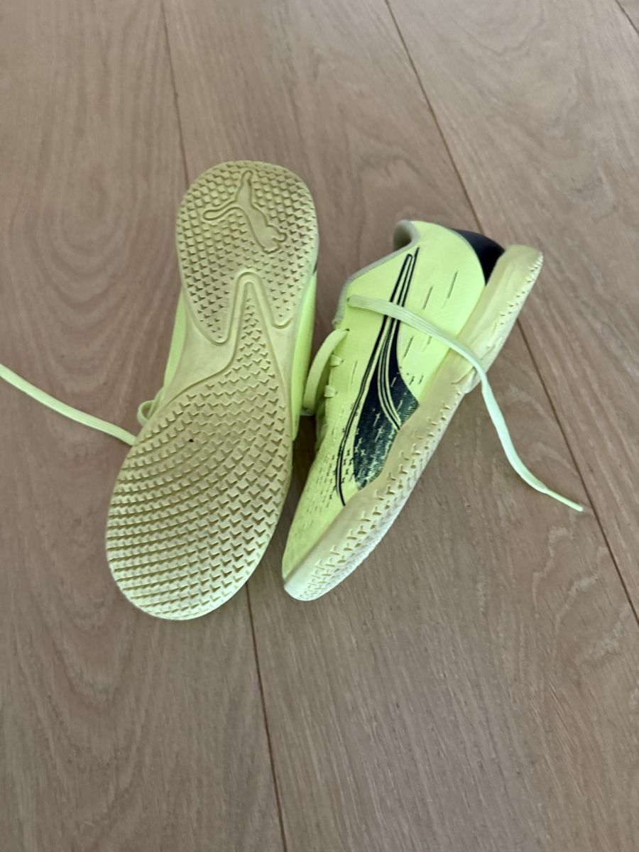 Puma Scarpe per ragazzi: ULTRA PLAY IT Jr - Grösse 33EU – Usato da Kilchberg ZH venduto da blackseal 1