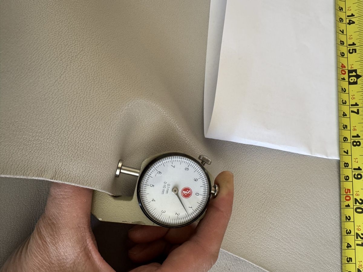 Tessuti: Echtes Leder Ziegenleder -hellgrau/Cuir de chèvre véritable – Nuovo e nell'imballaggio originale da Veyras venduto da ValClasse 2