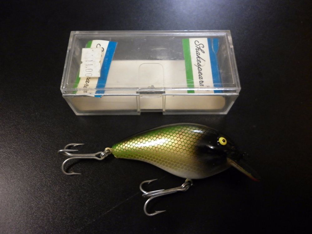 Shakespeare Big S Plug Fishing Lure - 1 Pack, Hard Bait Crankbait, Dives To 1 Meter 8 thumbnail image