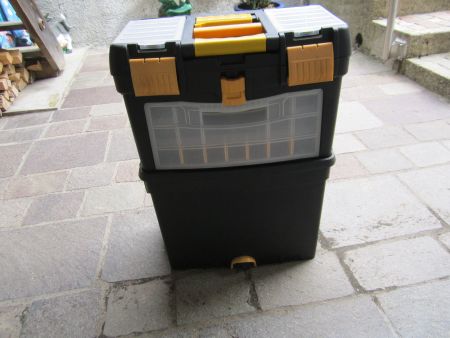 Fahrbarer Werkzeugkoffer.