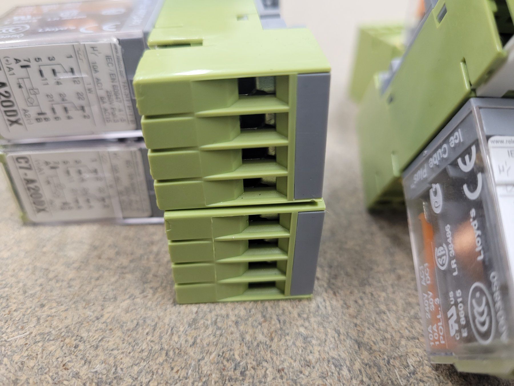 Componenti elettronici: 5 Stück Comat Relais C7-A20DX – Usato da Vitznau venduto da Night-Fire 1