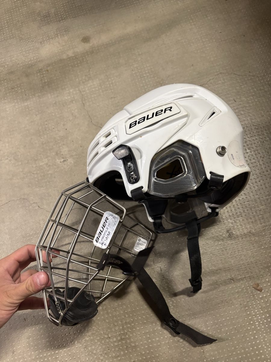 Bauer Caschi: Bauer helmet – Nuovo (secondo la descrizione) da Martigny venduto da reu_t2ln