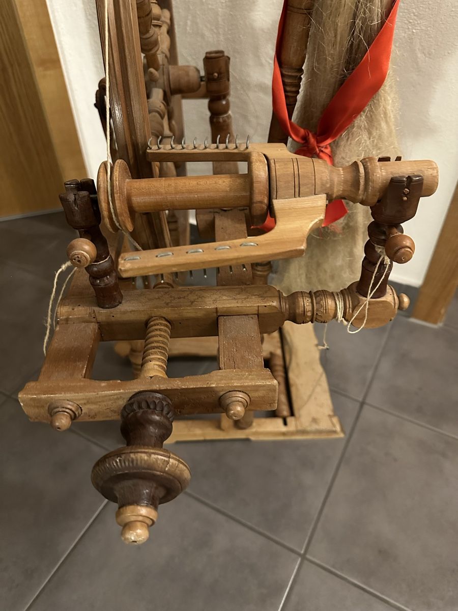 Ruote per filare: Spinnrad aus Holz – Usato da Schwyz venduto da Kolreuteria 4