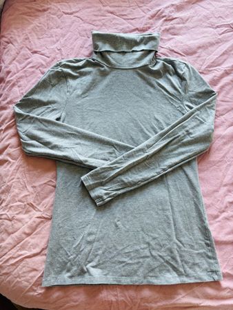 Grey Fleece Turtleneck – Warm, Soft & Winter Essential 🩶