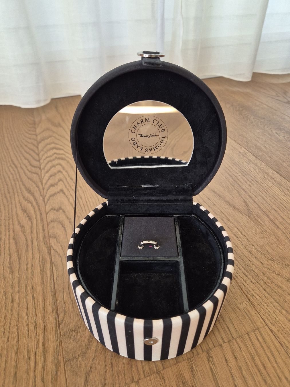 Thomas Sabo Sonstiger Schmuck: Thomas Sabo Charm Schmuckkoffer – Gebraucht aus Kollbrunn von guernsey11 1