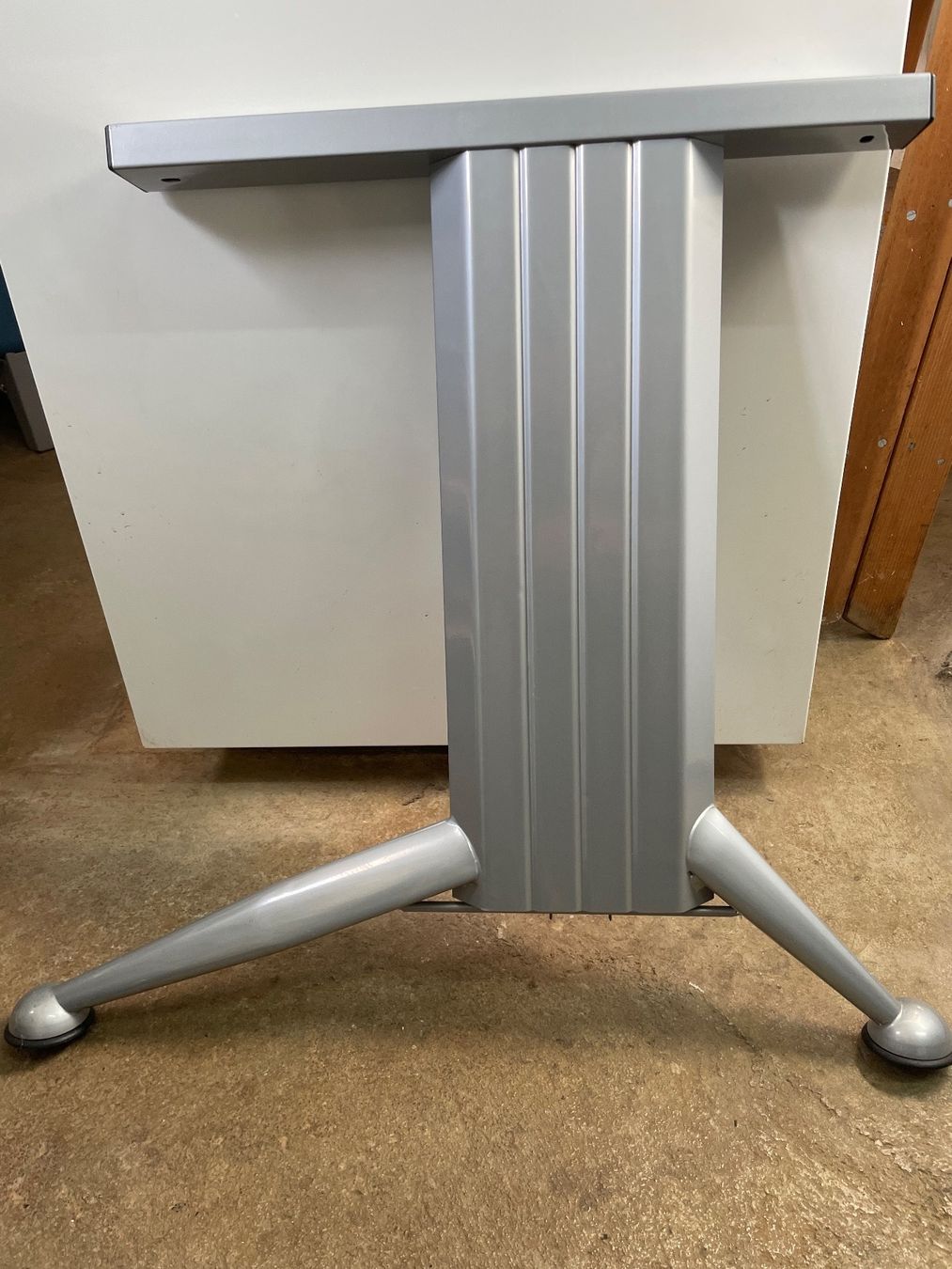 Autre mobilier: Schreibtischbeine – D'occasion à Ebmatingen par top-zuerich 1