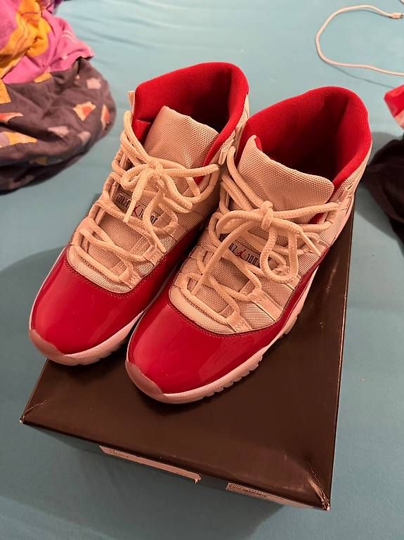Chaussures hommes: Jordan 11 Cherry – D'occasion à Safnern par Avalona_07