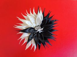 Wunderschöne Kanzashi Brosche Handarbeiten Neu