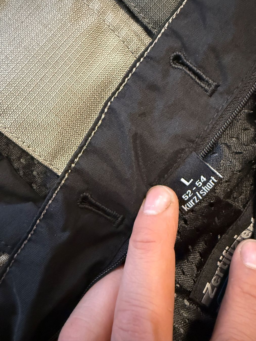 Kleiderpakete: Gore-Tex Motorradkombi  52-54 – Gebraucht aus Bassersdorf von tarro2002 4