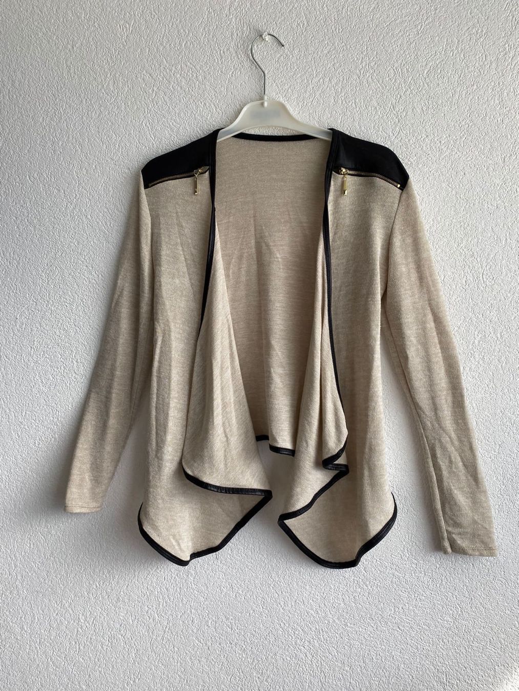 Gilet & Giacche senza maniche: Cardigan beige – Usato da Montreux venduto da Iza_81199