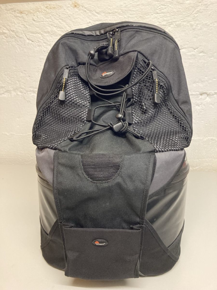 Lowepro Zaini: Lowe Pro Dry Zone Fotorucksack – Usato da Zug venduto da Detom88