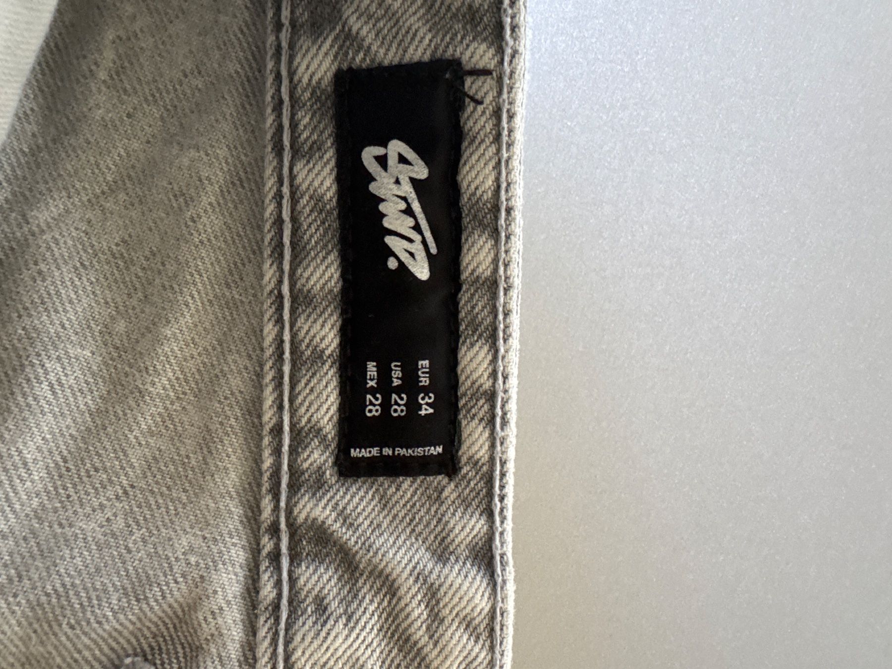 Jeans: Jeanshose kurz hellgrau Gr  34 – Usato da Rothenburg venduto da Rias 2