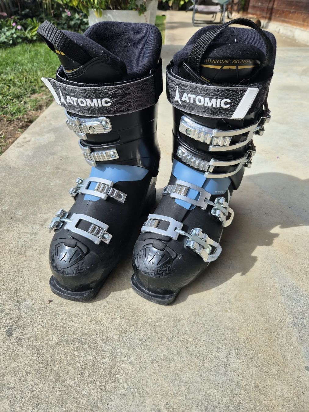 Atomic Scarpe da donna: Atomic Skischuhe, Grösse 25,5 – Usato da Wasen im Emmental venduto da Yolo.2024 2