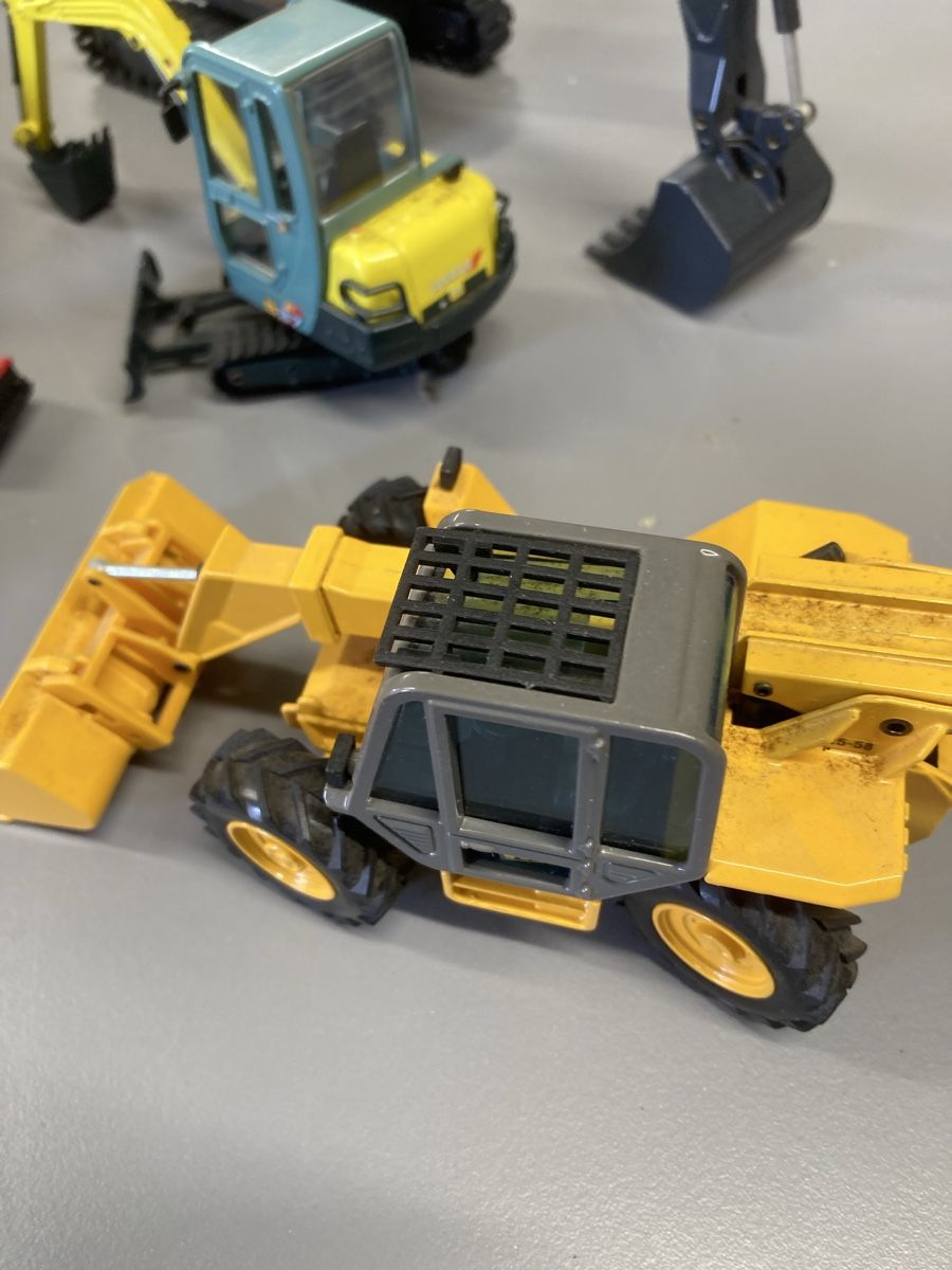Spielzeuge: Baumaschinen modelle – Gebraucht aus Niederuzwil von Miami1999 1