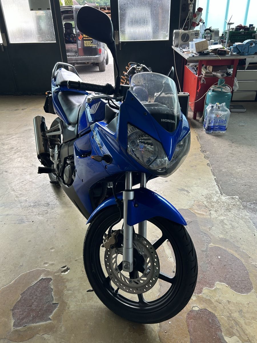 Honda Strada: Honda CBR  125R Motorrad – Usato da Oberriet SG venduto da Justizia1957 1