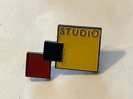 1 Pin Studio
