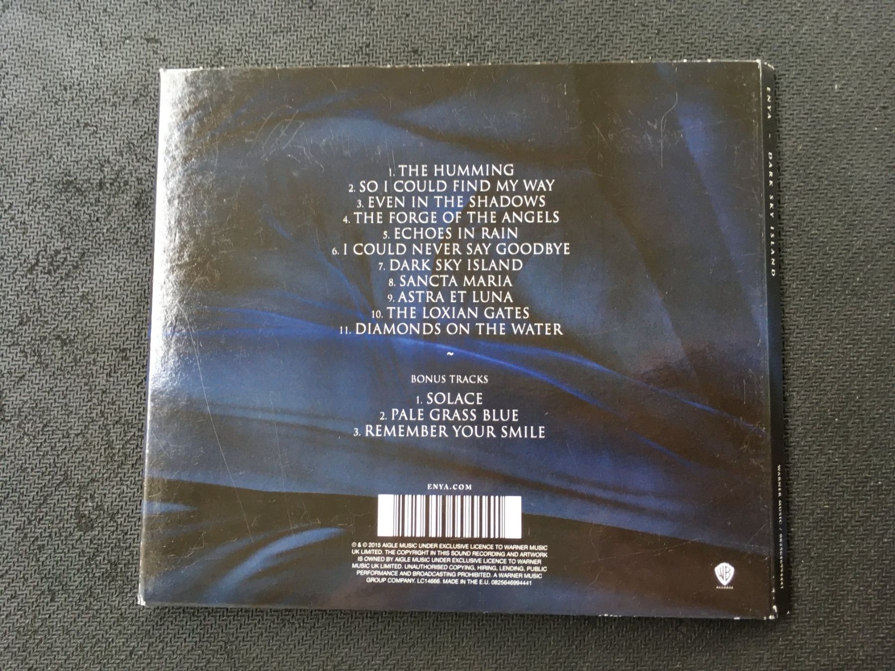CD: Enya - Dark Sky Island -CD- – Usato da St.Gallen venduto da MedienJoe 2
