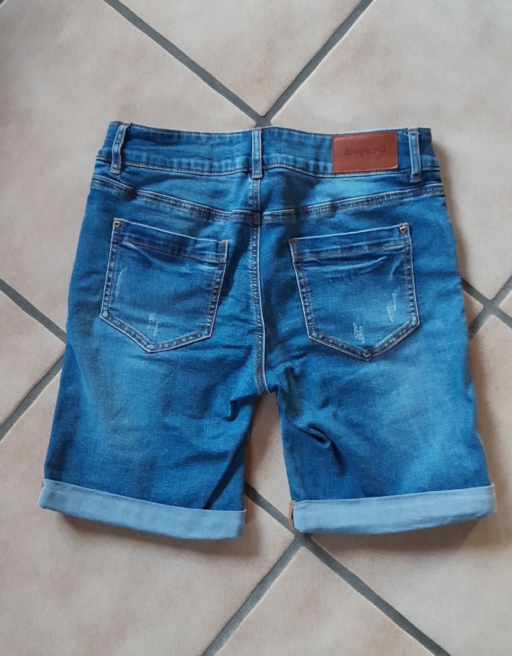 Desigual Jeans: Shorts von Desigual – Nuovo (secondo la descrizione) da Innerthal venduto da System_of_a_down 1