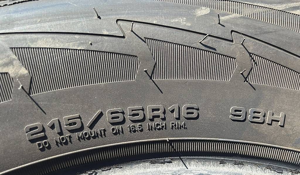 Goodyear Pneus & Kompletträder: Winterpneus Good Year Ultra Grip Performance – Gebraucht aus Mülligen von Mkaccord 1