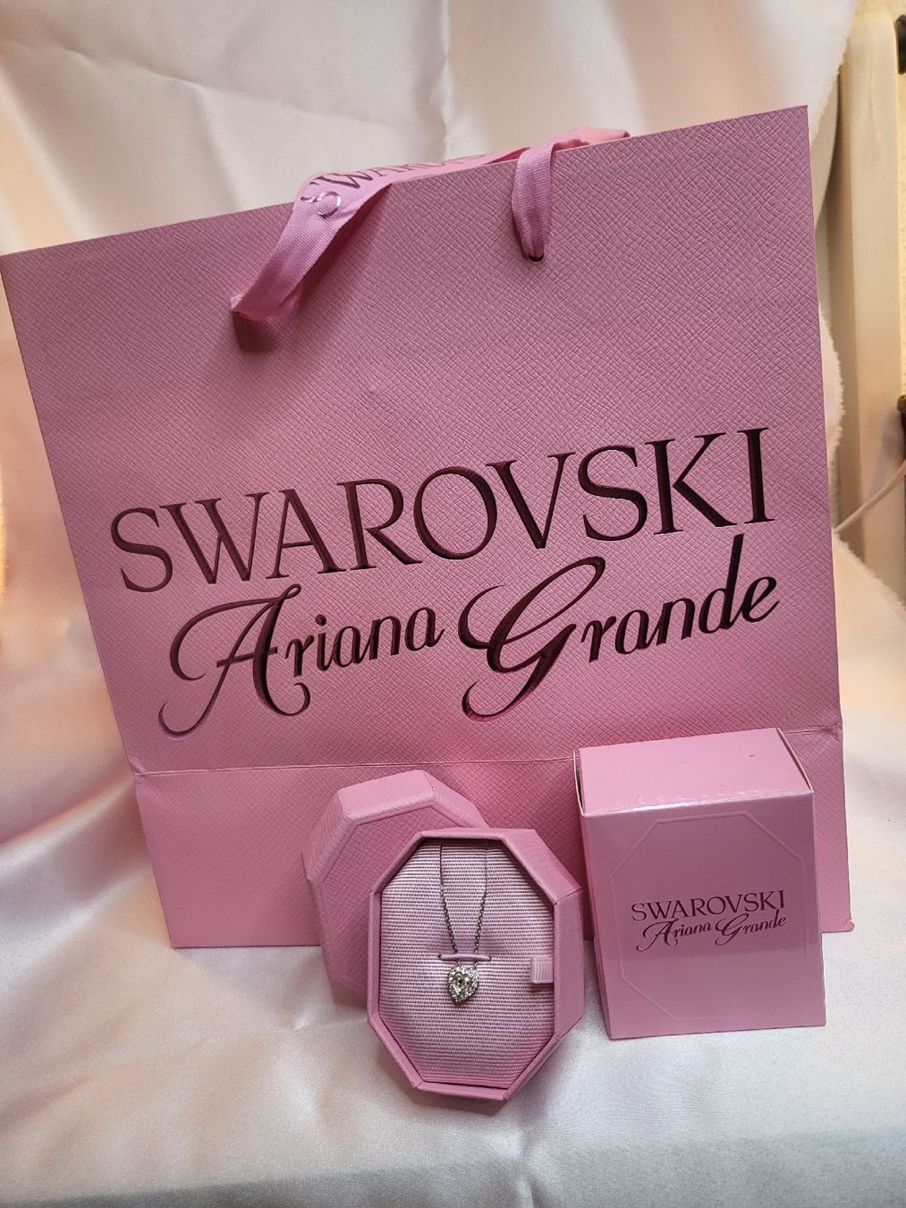 Swarovski Catenine: Swarovski Ariana Grande Halskette  – Nuovo (secondo la descrizione) da Hellbühl venduto da d.d.d.125