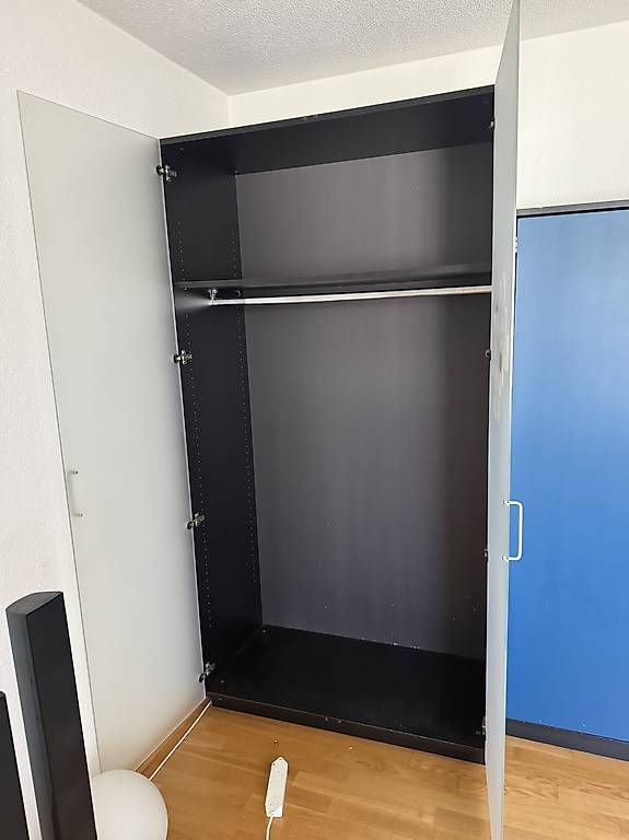 Armoires: Schrank  – D'occasion à Schliern b.Köniz par rafal32 1