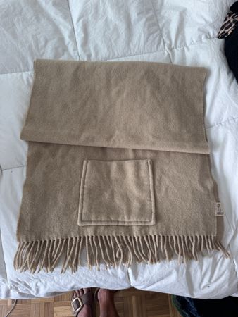 Écharpe Eskimo en laine et cachemire beige avec poches