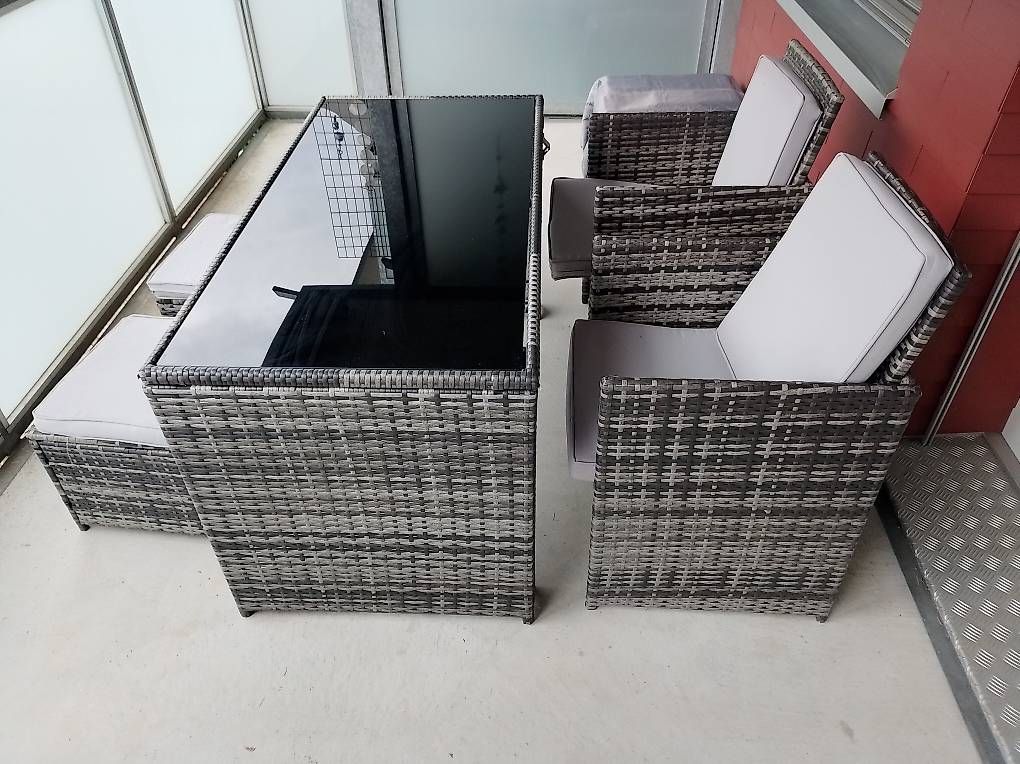 Set di tavolo e panche: Balkontisch mit 2 Stühlen und 2 Beinstützen – Usato da Münsingen venduto da Cindy_111