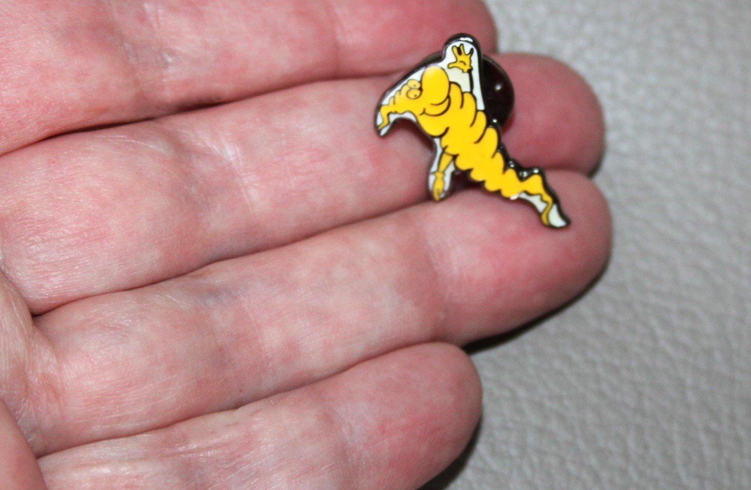 Placchette & Badge: Pin gelb – Usato da Otelfingen venduto da Jupi07 2