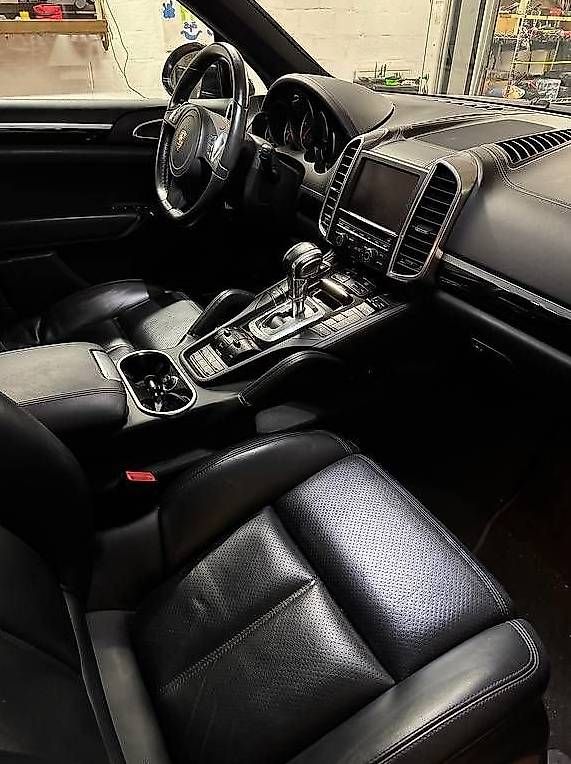 Autos: Porsche Cayenne 3.0 – Gebraucht aus Chur von Cardinal1 2