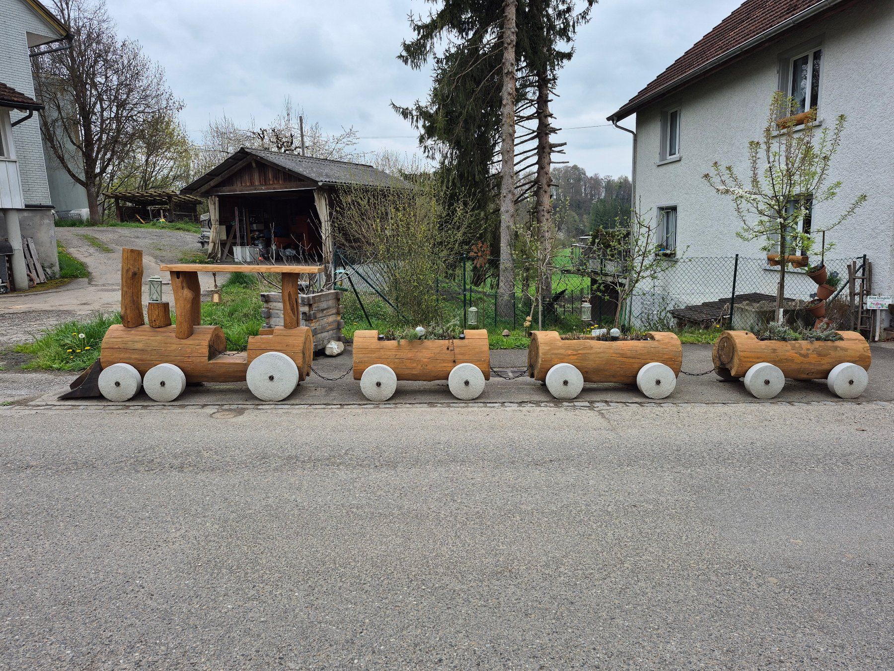 Tutte le decorazioni: Baumstammlok mit Anhängern – Usato da Bischofszell venduto da portmann_unikate 2