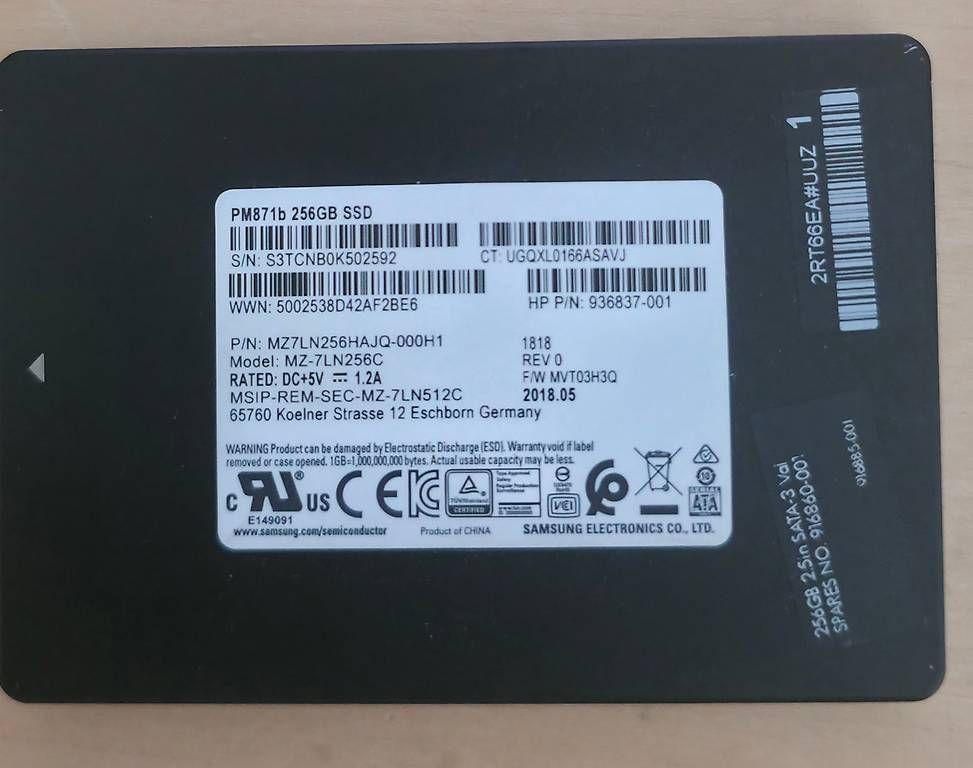 Disques durs: Samsung PM871b 256GB SSD  – D'occasion à Basel par Junior_Store