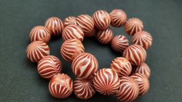 Collier aus Kunststoff