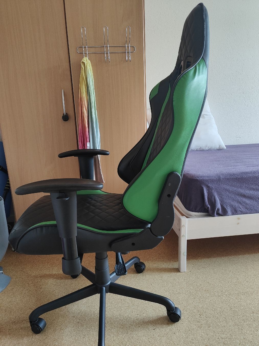 Sedie: Gaming Stuhl,Schwarz/Grün – Usato da Samstagern venduto da Schnorchel 2