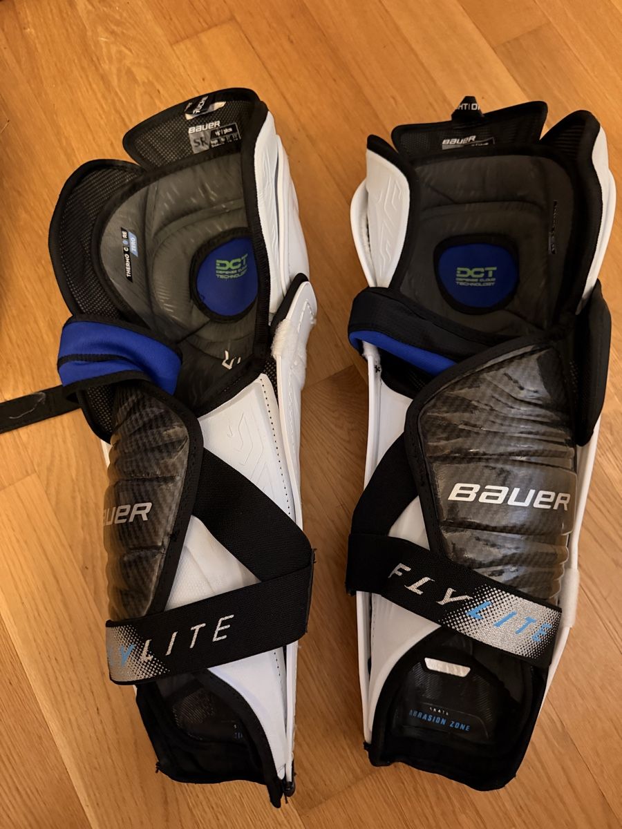 Jeux: Bauer Flylite Knieschoner – Neuf (Voir description) à Berg TG par luca.qkz 2