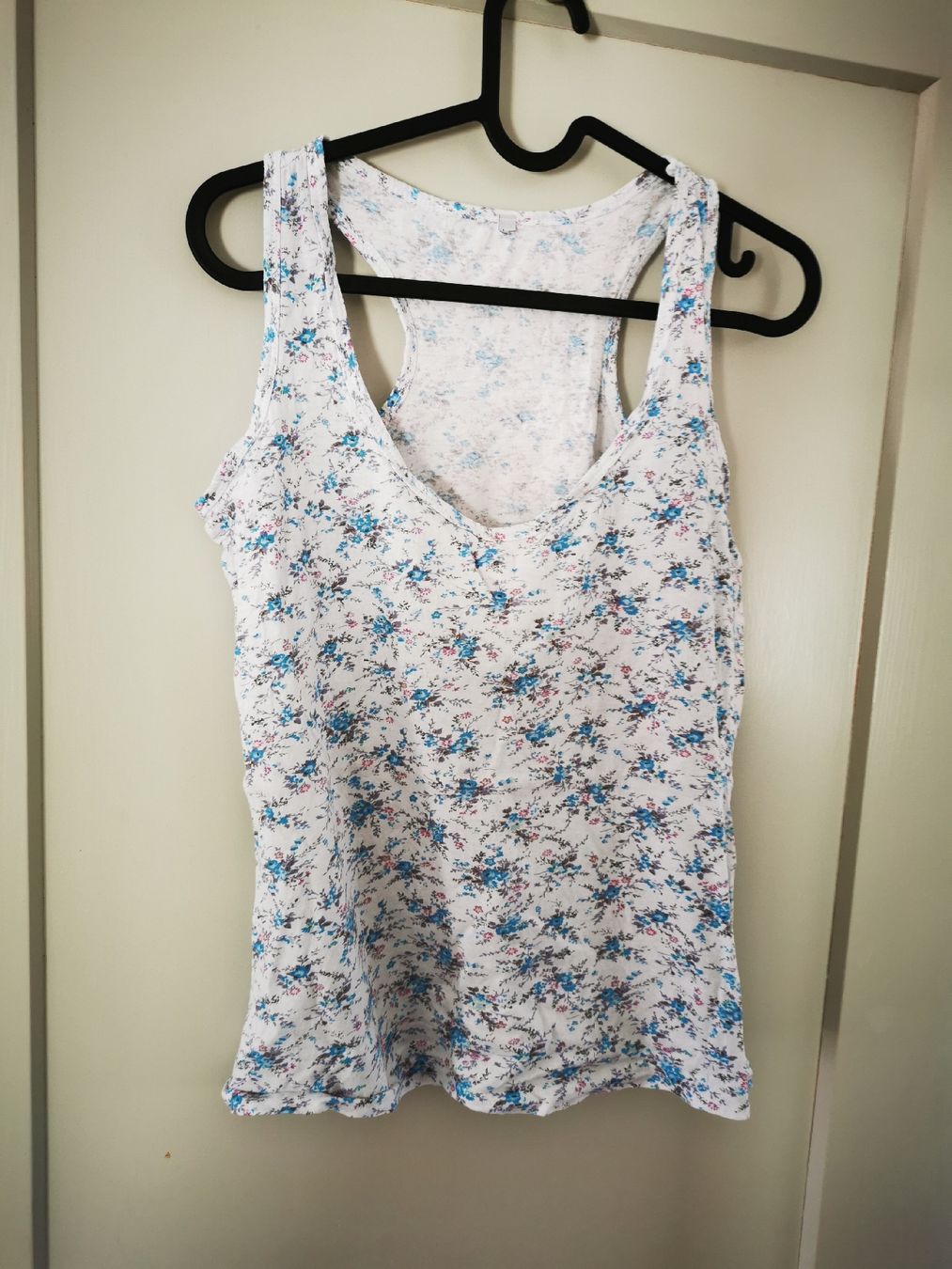 Top: Sommerliches Top mit Blumenmuster, Grösse ca. L – Nuovo (secondo la descrizione) da Balsthal venduto da Leila_Luna 1
