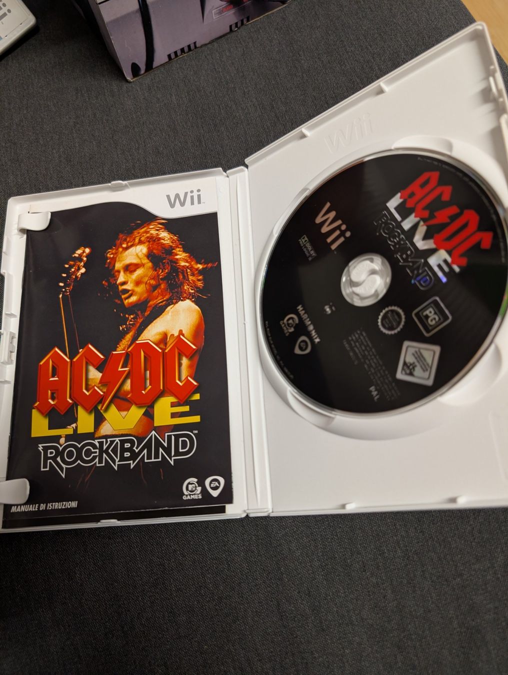 Giochi: ACDC live Rockband Nintendo Wii – Usato da Giubiasco venduto da Ticinerd 2