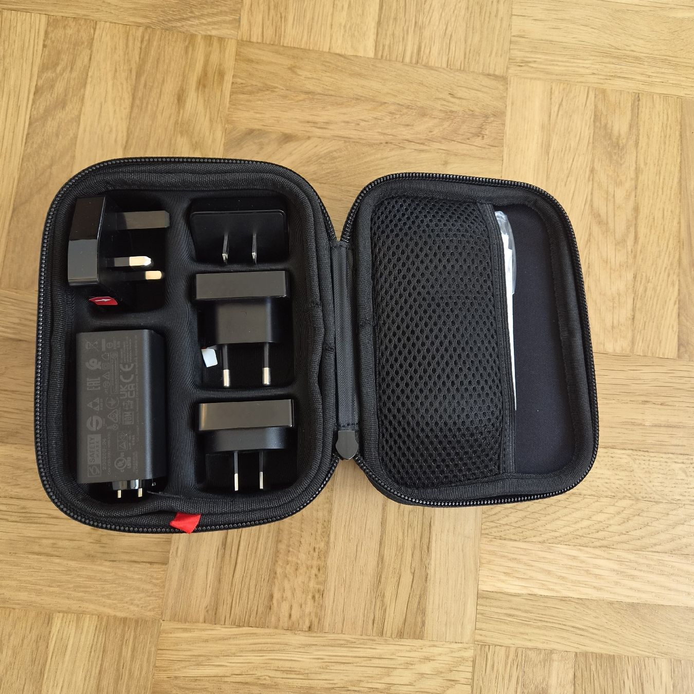 Lenovo Unità & Adattatore: Lenovo Reiseadapter-Set - Neu – Nuovo e nell'imballaggio originale da Aesch BL venduto da PrestonMesh 1