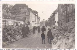 CHAUX - de - FONDS, partie de la rue Numa Droz en hiver